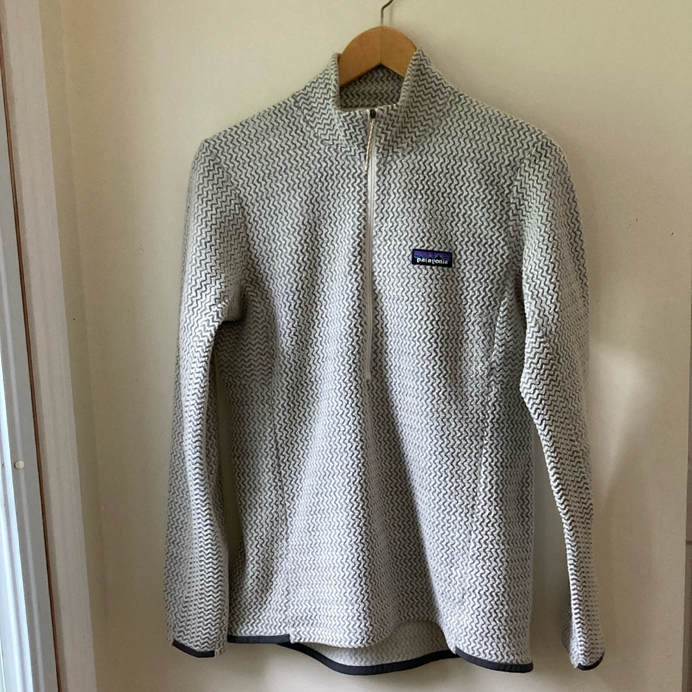Patagonia women’s R1 Air zip, size medium, color: wool white